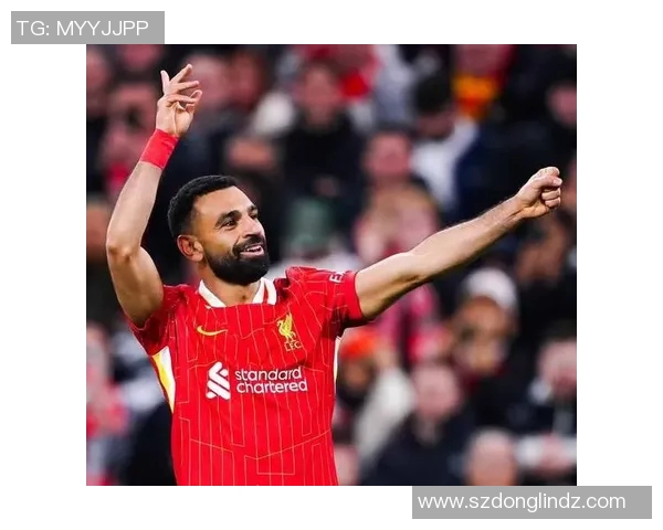 足球明星如星辰璀璨在绿茵场上闪耀的诗意描绘