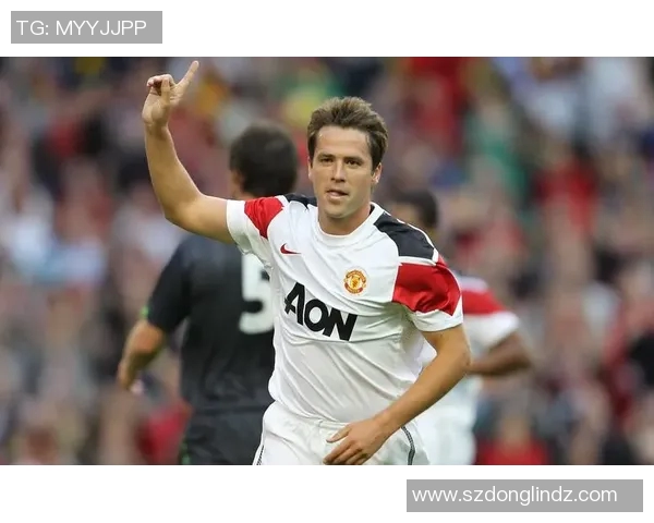 全球帅气足球明星风采展示与精彩瞬间回顾